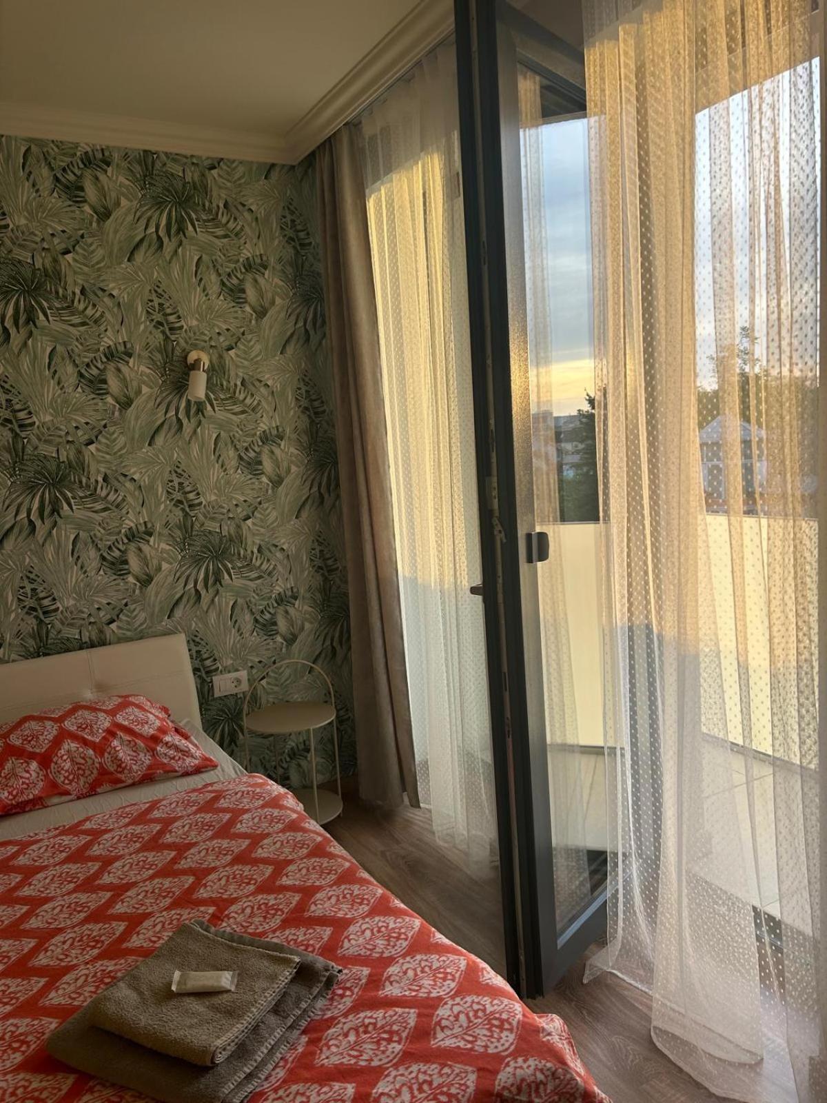 Becca'S Downtown Apartment With Private Parking Oradea Exterior photo